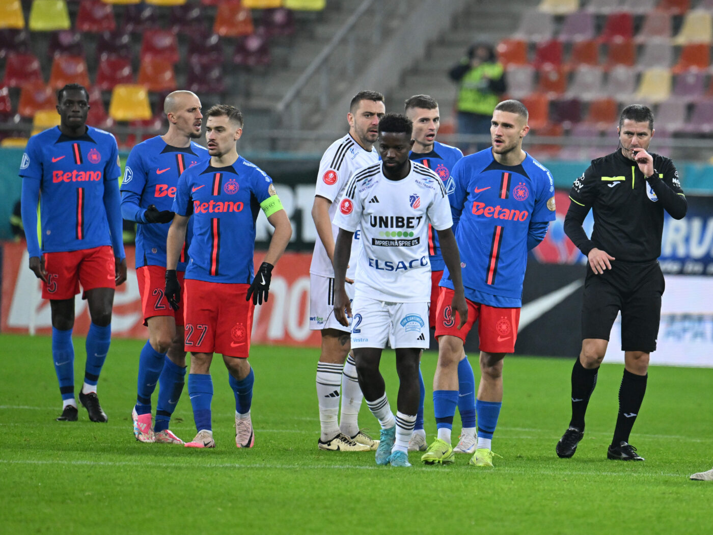 Răsturnare de situație la FCSB: titularul care era așteptat „să revină mai repede” pe gazon va lipsi până în toamnă! „Perioada e de 6-9 luni”