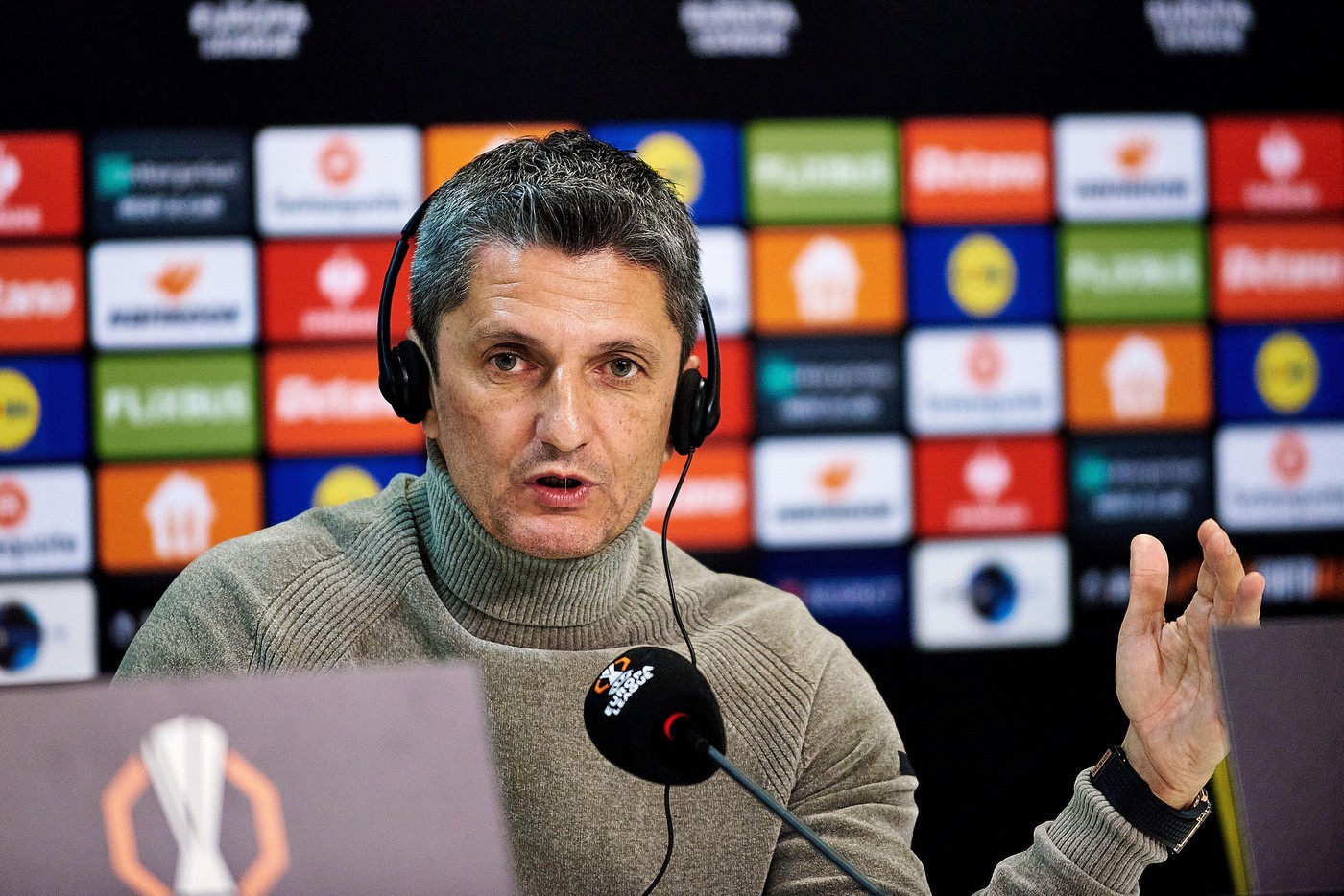 Răzvan Lucescu e prizonier la PAOK! Rusul s-a blindat: 2.000.000 de euro pentru Vest şi 4.000.000 de euro pentru Est