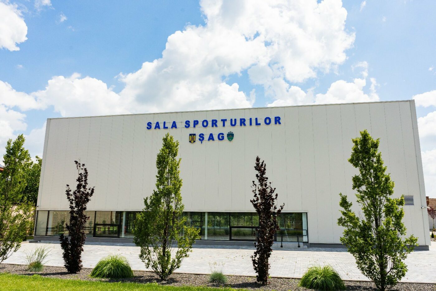 S-au-dus-si-au-cerut-o-sala-de-sport-pentru-localitatea-Sag-din-Timis.-Ce-s-a-intamplat-dupa-8-ani-si-1.700.000-de-euro-cheltuiti-1400x933.jpg