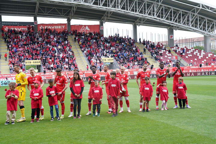 Alarmă în Superliga! Spectatorului i s-a făcut rău și medicii au intervenit de urgență, iar meciul a fost întrerupt