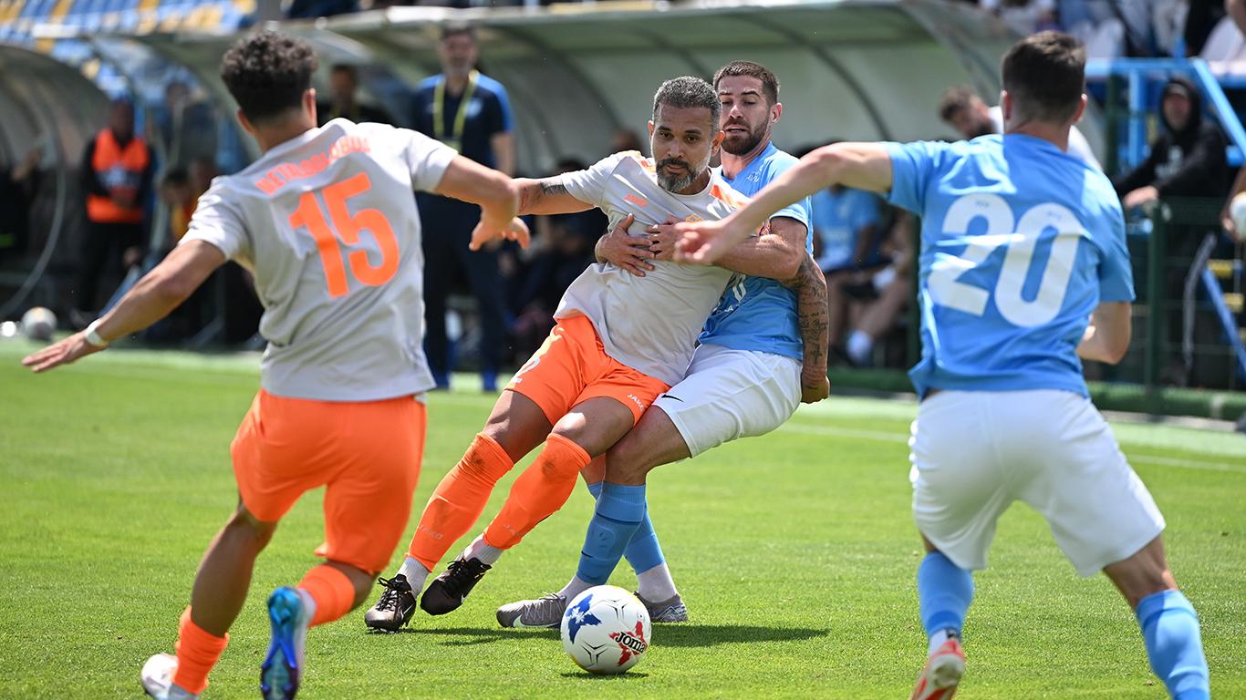 Șase cluburi din Liga 2, dintre care unul activ în play-out, au primit licența pentru noua ediție de Superliga