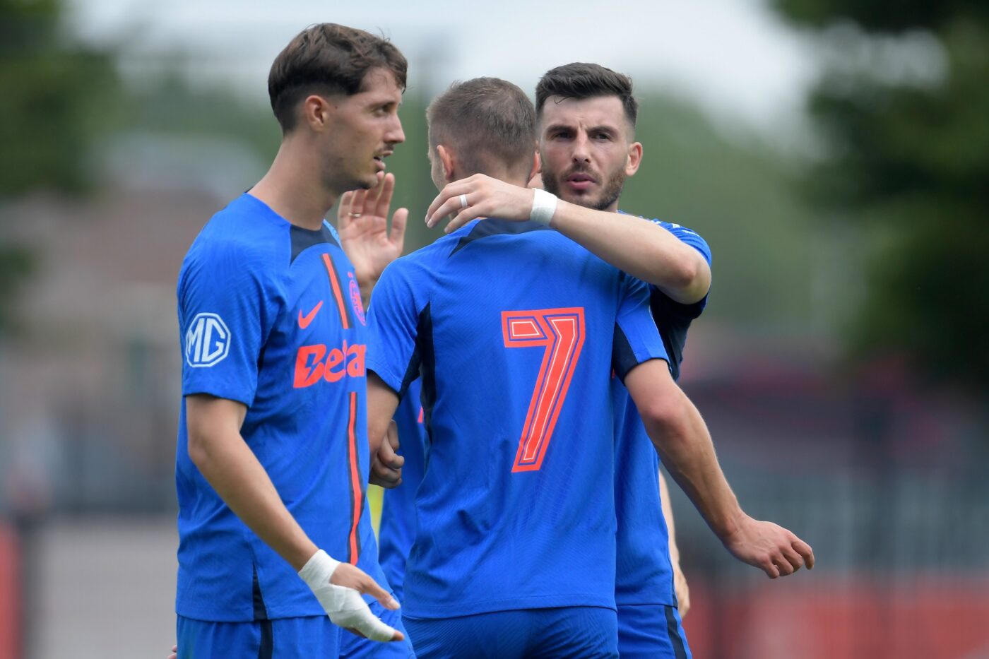 Cine transmite la TV FCSB – Utrecht