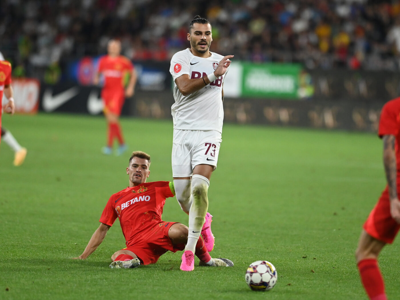 Cum l-a „driblat” Karlo Muhar pe Gigi Becali. CFR Cluj a câștigat prima bătălie cu FCSB și nu banii au făcut diferența