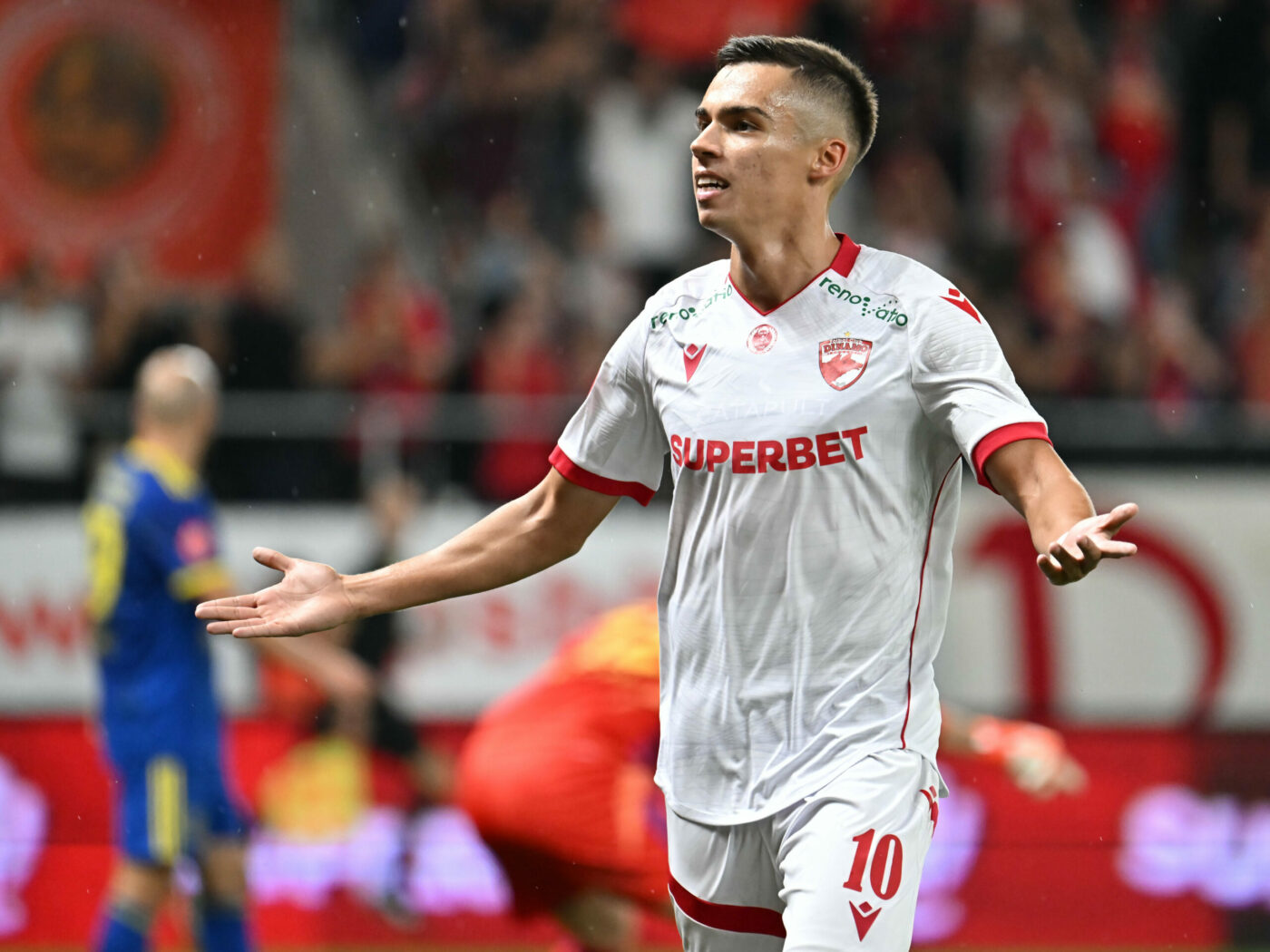 Dinamo-a-reactionat-imediat-Ce-mesaj-au-postat-„cainii-dupa-ce-Daniel-Pancu-l-a-exclus-pe-Catalin-Cirjan-din-lotul-pentru-EURO-U21-1400x1050.jpg