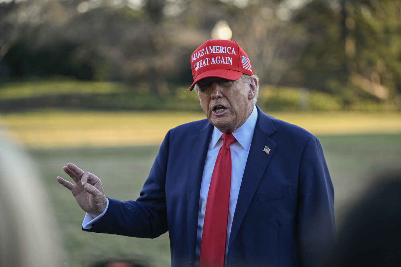 Donald Trump a găsit cumpărători pentru rețeaua despre care Gigi Becali a zis că e „plină de draci și îți mănâncă creierul”