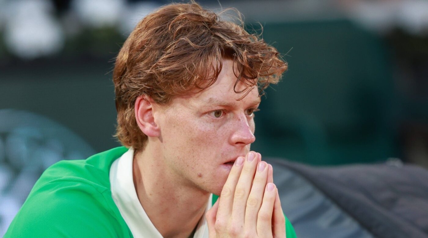 Jannik-Sinner-devastat-„Nu-am-dormit-cateva-nopti-dupa-infrangerea-cu-Alcaraz-de-la-Roland-Garros-1400x778.jpg