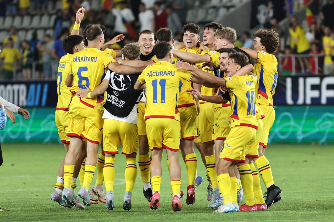 Joia-sperantelor-unei-generatii-Romania-U19-a-pierdut-1-3-cu-Spania-dar-disputa-decisivul-pentru-semifinale-la-EURO-cu-Danemarca-peste-doua-zile-Care-e-singurul-scenariu-ce-aduce-calificarea-1400x933.jpg