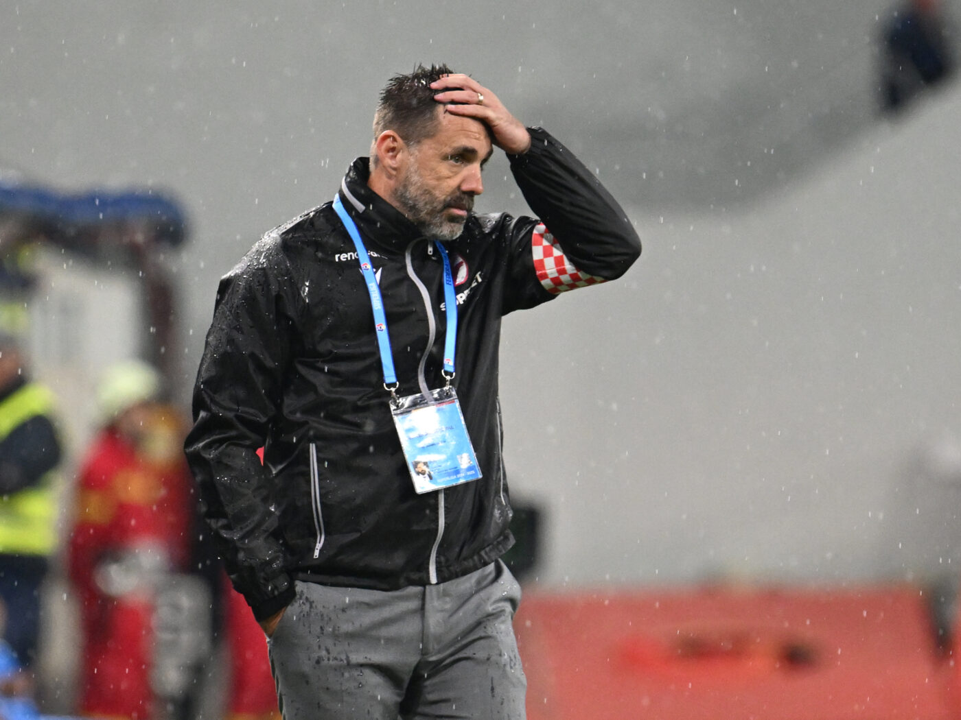 Kopic taie în carne vie. Dă afară câțiva fotbaliști de la Dinamo