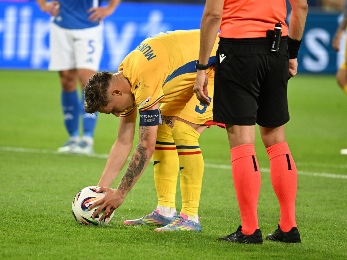 Louis Munteanu își pune cenușă în cap, după penalty-ul ratat în România U21 – Italia U21 0-1: „Îmi pare rău!”