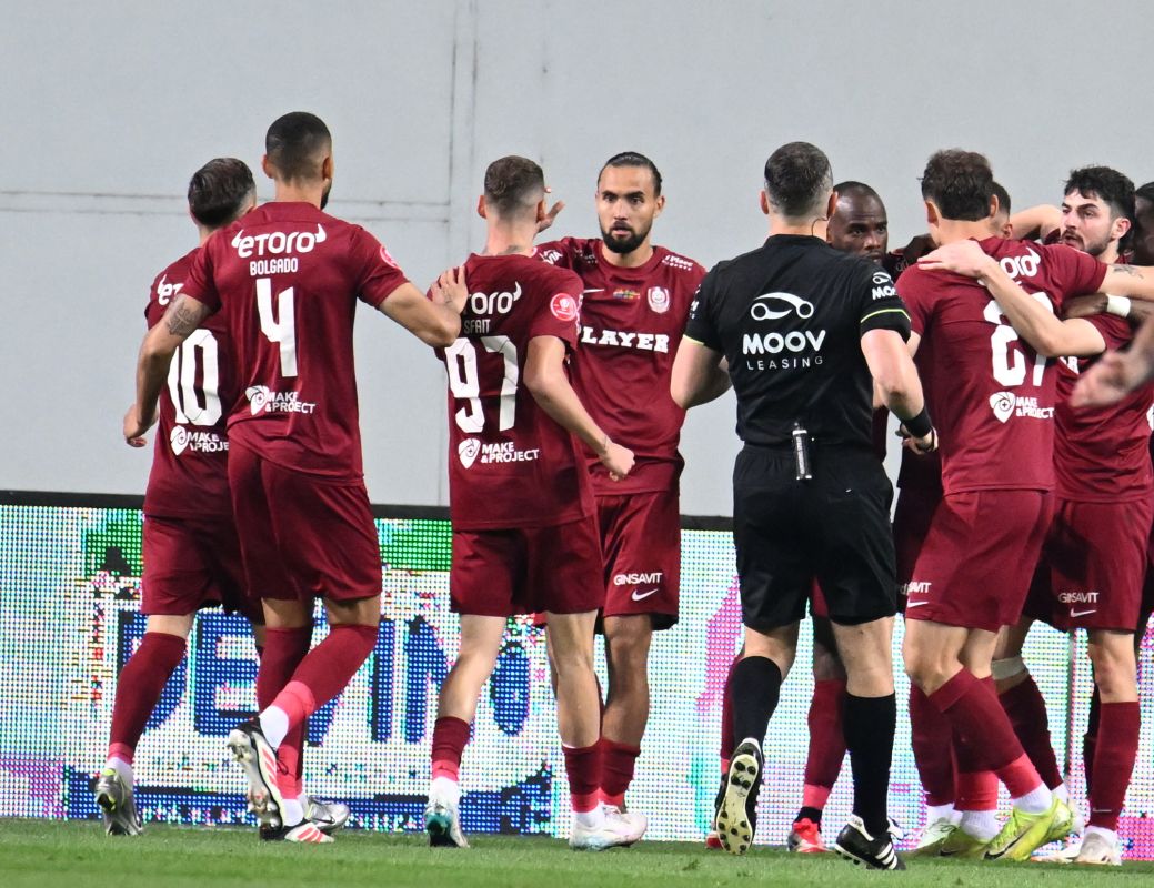 Nelu Varga lămurește situația transferului atacantului la rivala U Cluj. EXCLUSIV