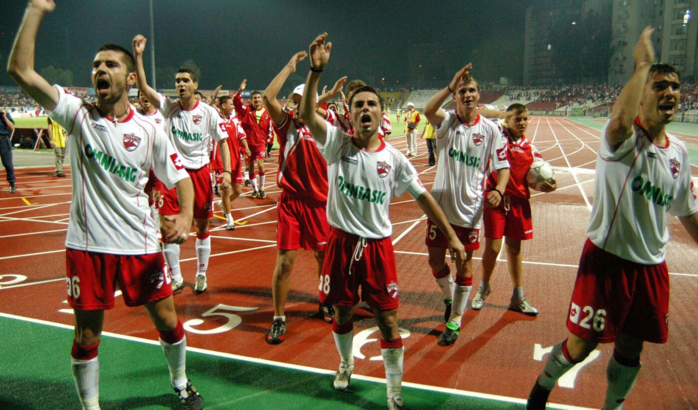 Nimeni nu ar zice că e chiar el. Cum a ajuns să arate acum, la 49 de ani, fostul fotbalist campion cu Dinamo