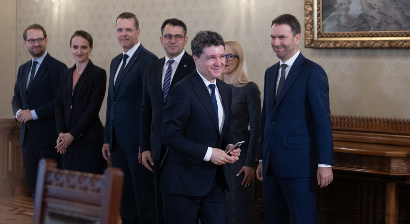 Noul-ministru-al-Apararii.-„Trebuie-sa-batem-Steaua-1400x766.jpg