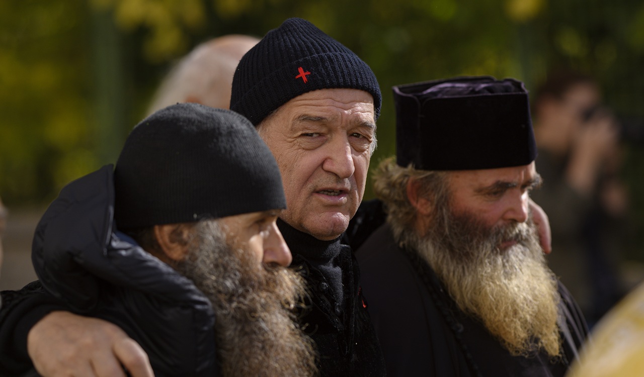 Patriarhul-Daniel-i-a-interzis-lui-Gigi-Becali-sa-mai-cante-in-strana-Catedralei-Decizie-fara-precedent.jpg