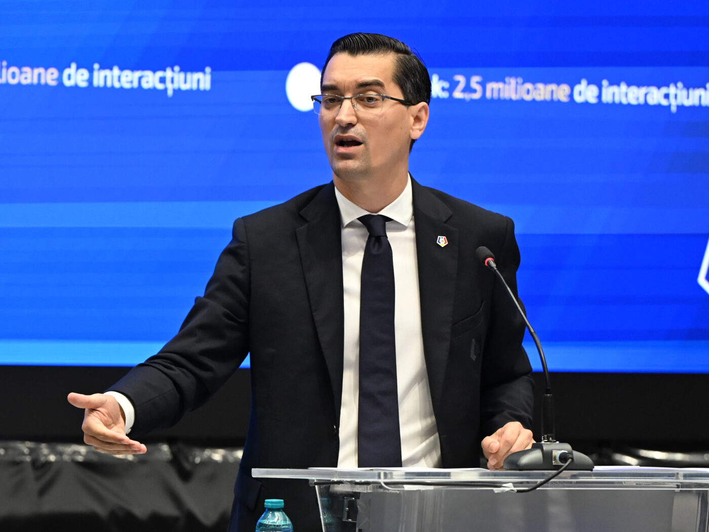 Razvan-Burleanu-a-facut-anuntul-cand-lasa-definitiv-fotbalul-pentru-a-intra-in-politica-1400x1050.jpg