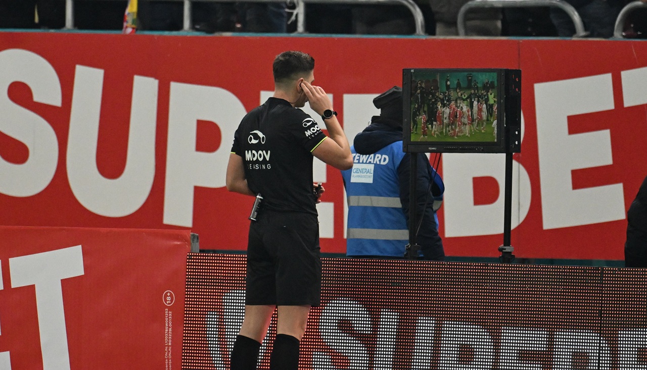 Răzvan Burleanu e gata să ia o nouă decizie istorică legată de VAR. S-ar schimba totul în Superliga: „Asta vrem!”