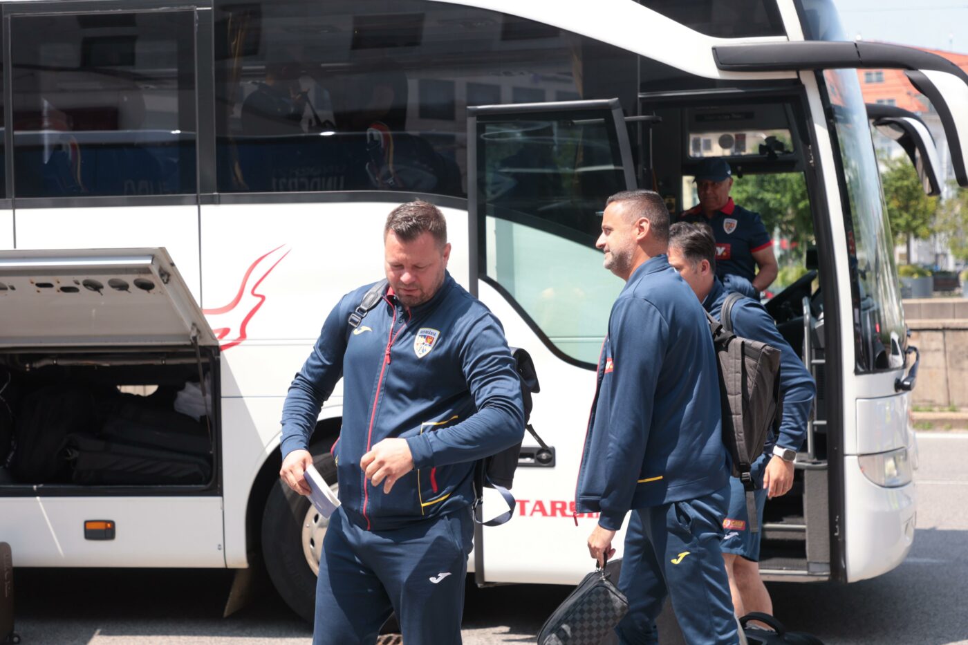Romania-U21-a-ajuns-la-Bratislava.-Primele-imagini-cu-elevii-lui-Daniel-Pancu-la-hotelul-Crowne-Plaza-1400x933.jpeg