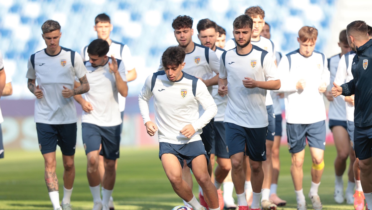 România U21 se pregătește de meciul decisiv cu Spania U21. Imagini de la Bratislava: Daniel Pancu și-a motivat fotbaliștii pentru a da marea lovitură