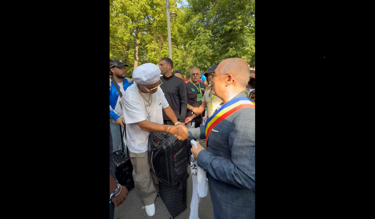 Ronaldinho-primit-ca-un-rege-la-Cluj.-Ce-i-a-spus-Emil-Boc-in-engleza.png