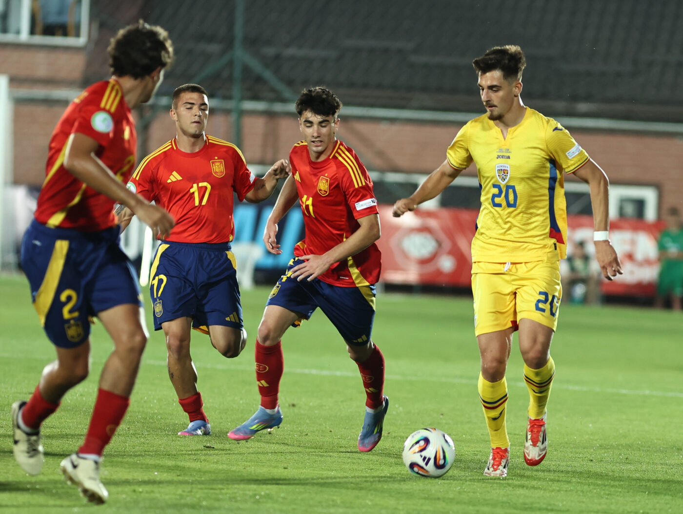Un puști care a făcut senzație în România, la EURO U19, a intrat pe lista granzilor Barcelona și Real Madrid