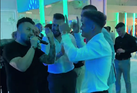 Vedeta lui Dinamo, pe urmele lui Florinel Coman. A dansat pe ritmurile lăutarilor: „Uite, Doamne, vin artiștii, să distreze fotbaliștii”