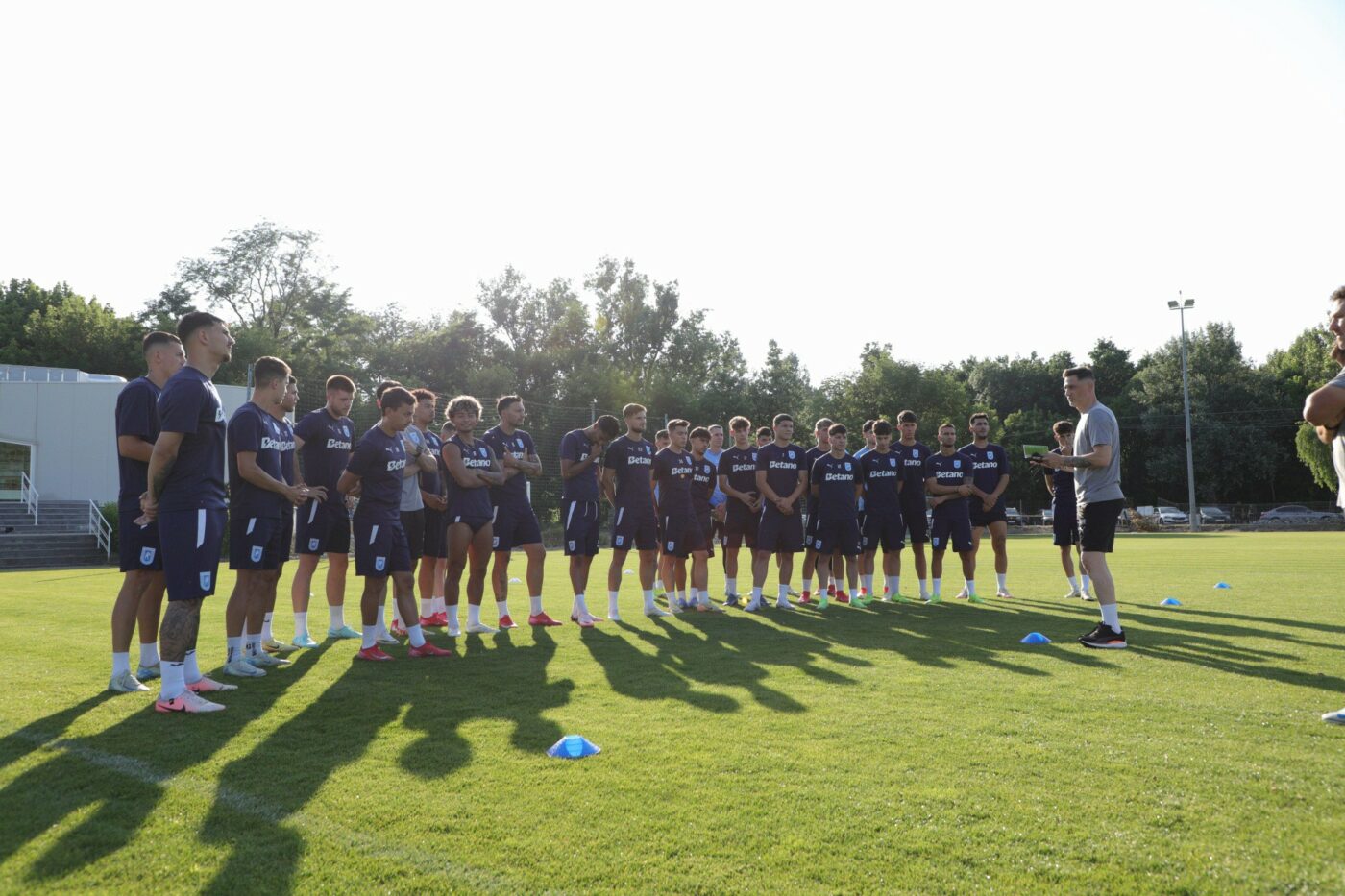 Universitatea Craiova s-a reunit. Noutăţile şi absenţele de la primul antrenament efectuat sub comanda lui Mirel Rădoi
