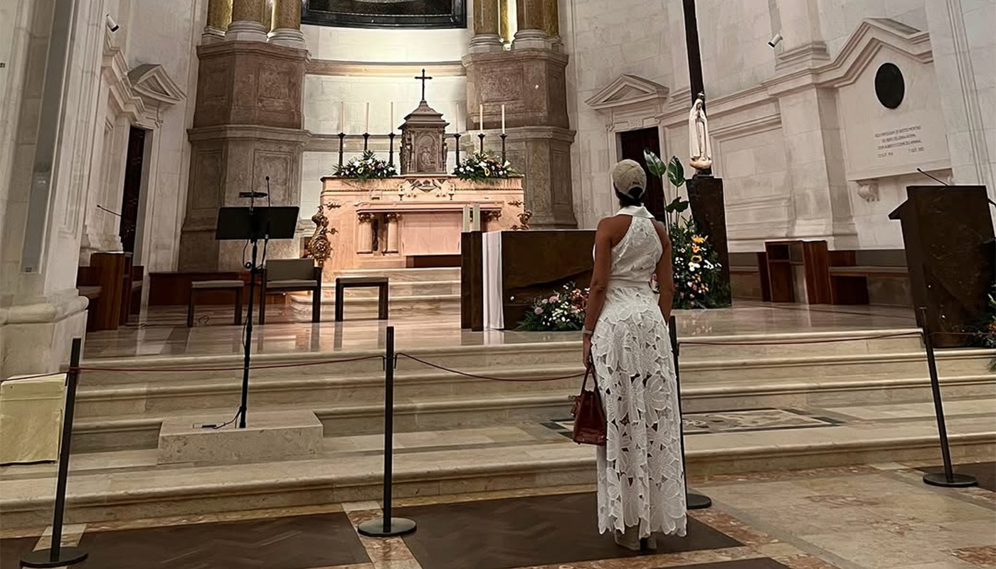 „Indecento.-Imaginile-cu-Georgina-Rodriguez-la-biserica-au-declansat-un-tsunami-de-comentarii-negative.jpg