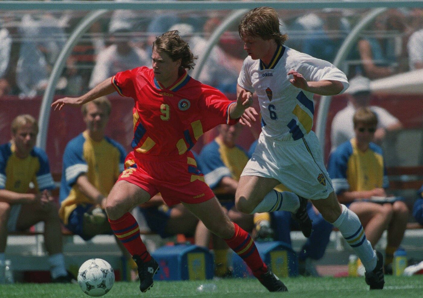 31-de-ani-de-la-memorabilul-Romania-Suedia-la-World-Cup-1994-Ionut-Lupescu-s-a-abtinut-insa-Florin-Raducioiu-s-a-inchis-in-baie-si-a-plans-toata-noaptea-„Ma-rascolesc-amintirile.-EXCLUSIV-e1752129467983.jpg