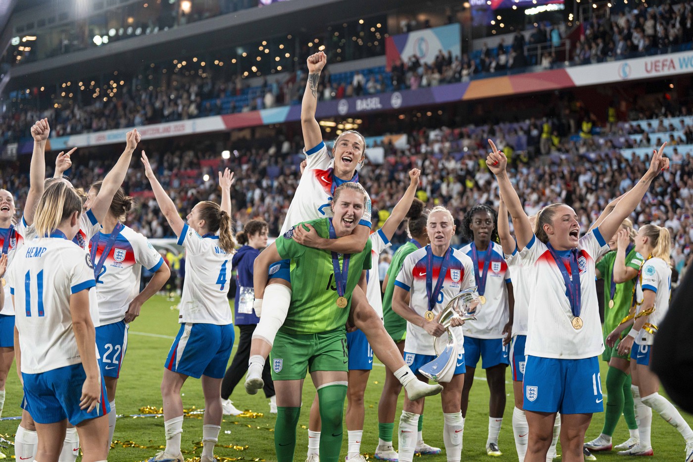 A jucat tot turneul final cu o tibie ruptă și a câștigat Campionatul ...