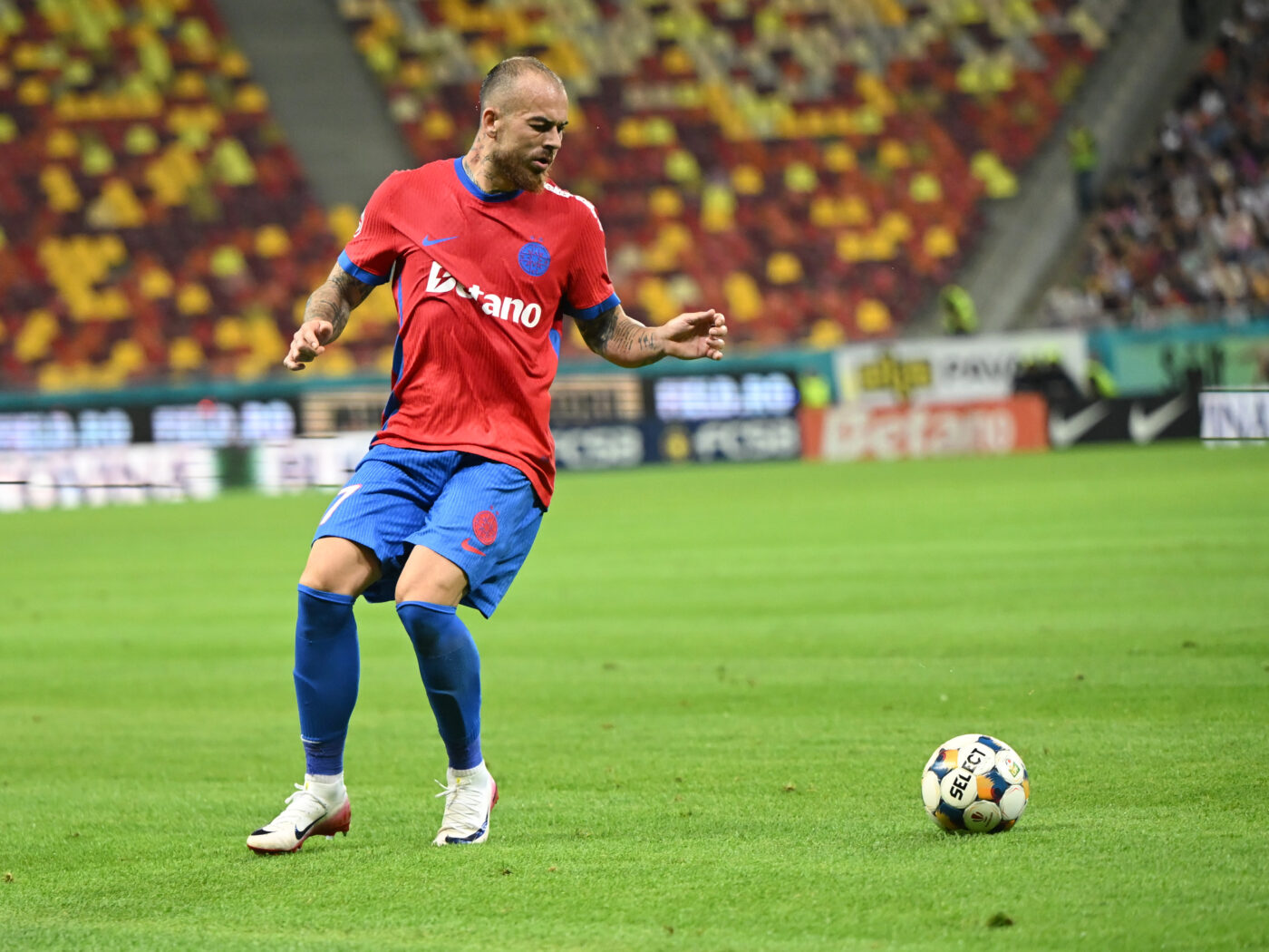 Au apărut primele imagini. Înjurat și scuipat, Denis Alibec a vrut să se ia la bătaie cu un fan FCSB