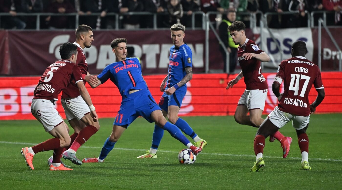 Au început negocierile pentru transferul verii din Superliga. Italienii vin după fotbalistul român