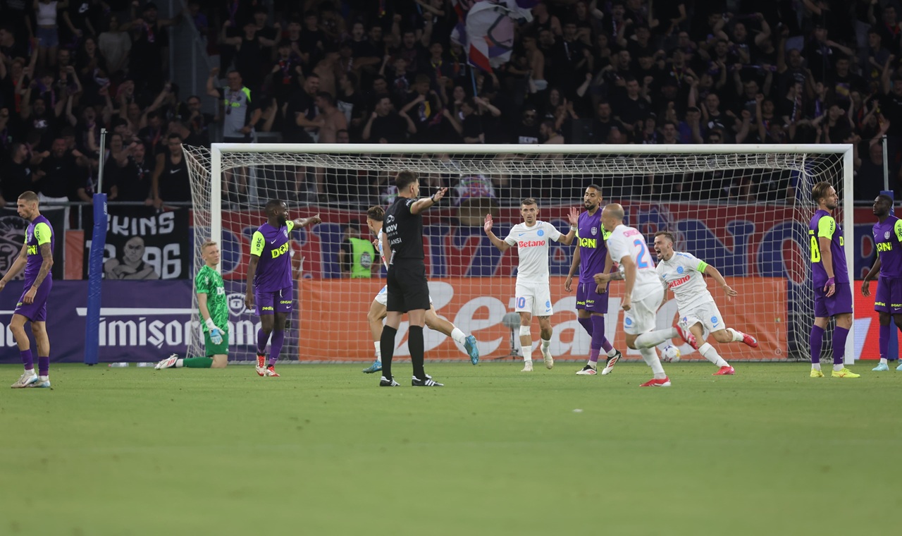 De ce a început Supercupa României dintre FCSB și CFR Cluj cu o întârziere de câteva minute: ce le-a spus arbitrul fotbaliștilor!