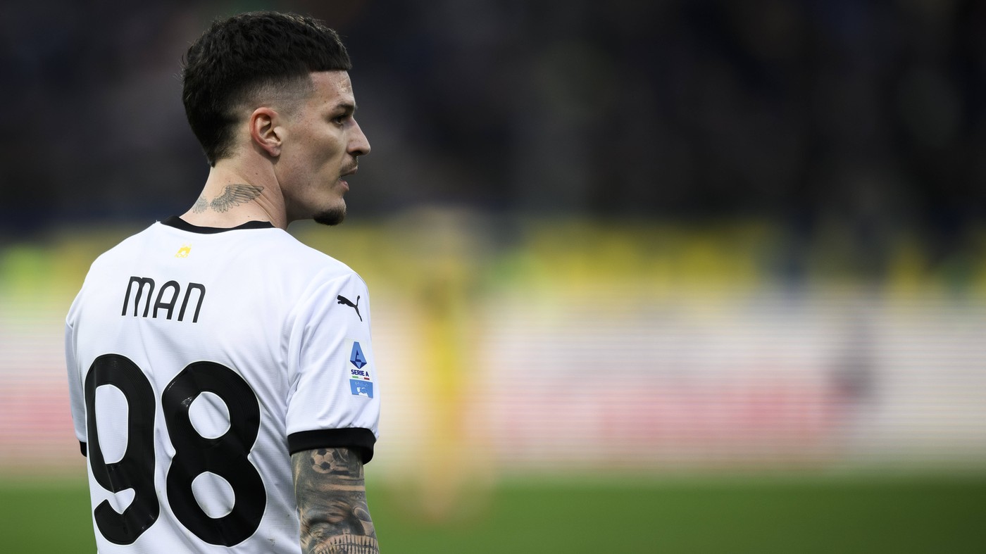 Dennis-Man-un-transfer-complicat.-A-ratat-plecarea-la-Lazio-dar-un-alt-club-vrea-sa-l-cumpere-de-la-Parma.jpg