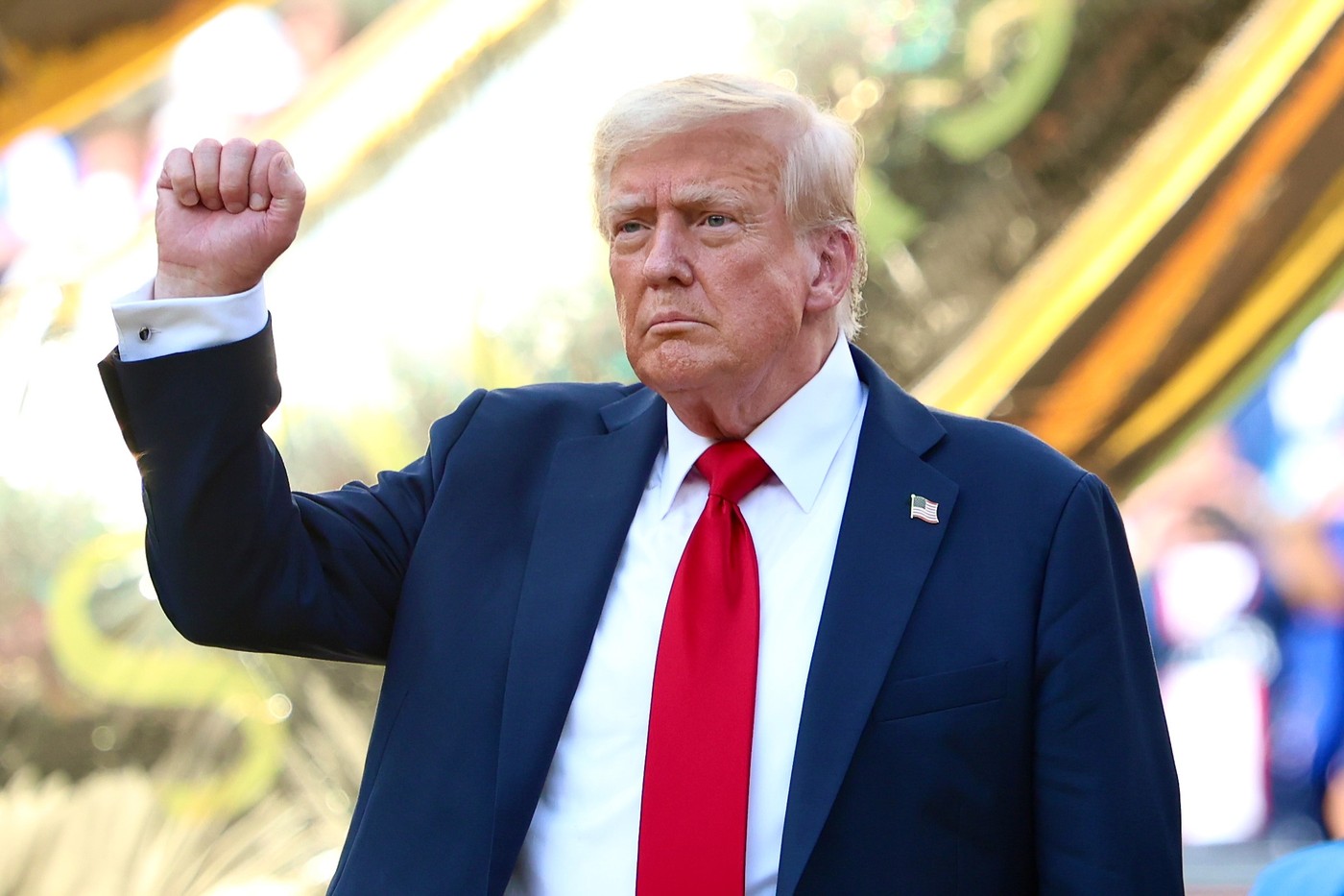 Donald Trump chiar n-a avut nicio limită a bunului simț! Și-a luat singur o medalie de câștigător al Campionatului Mondial al Cluburilor