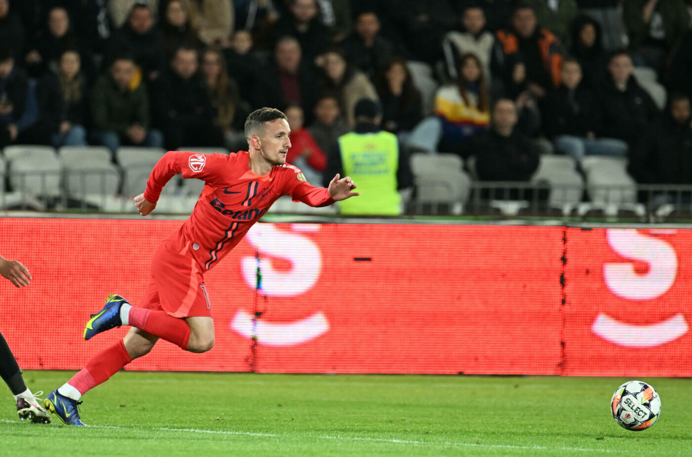 Gigi Becali ponudil igralca CFR Cluju in potrdil prestop Mariusa Ștefanescuja