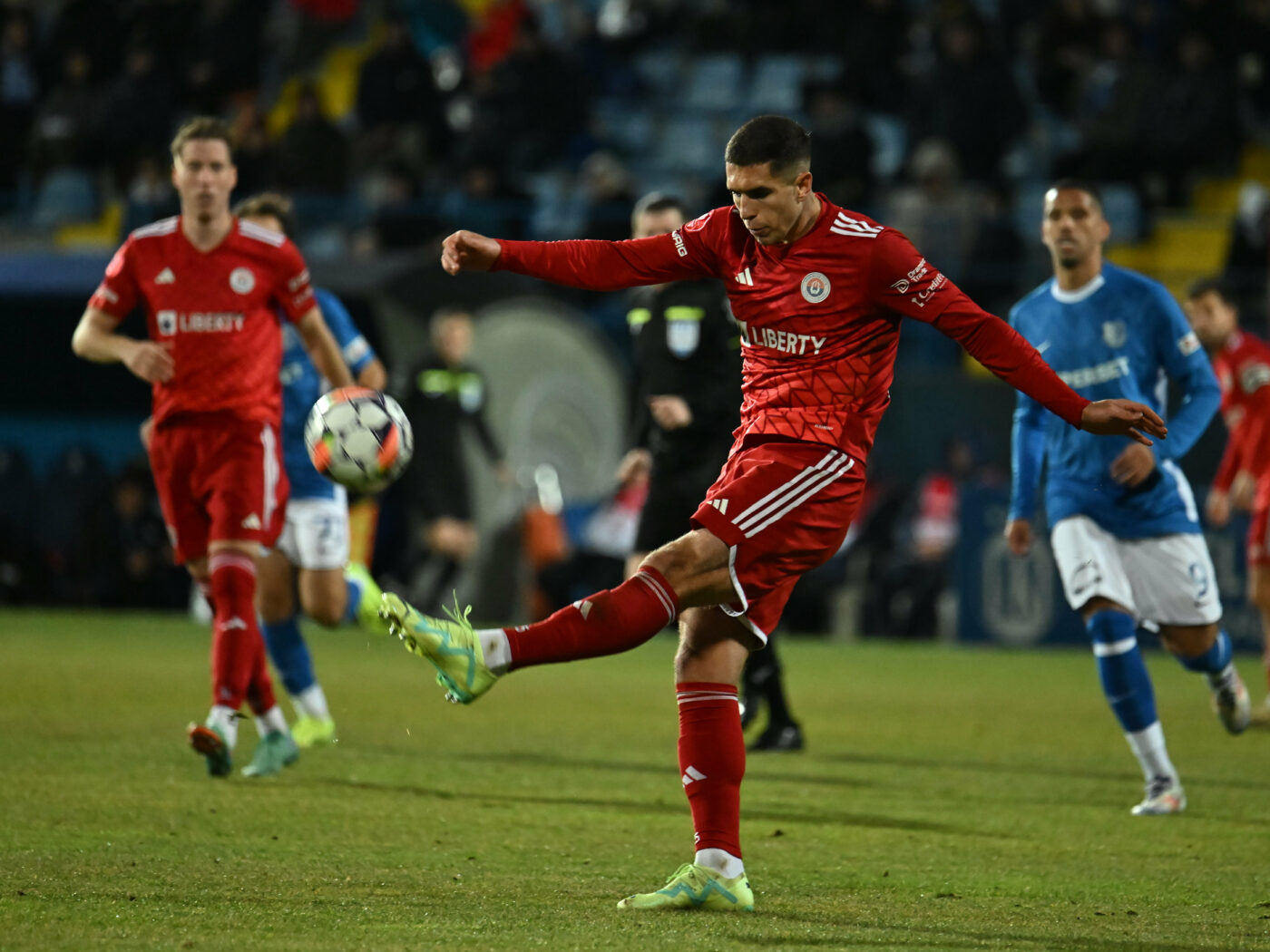 Universitatea Craiova își întărește apărarea cu un fundaș sârbs, iar Mirel Rădoi are motive să zâmbească! 1 FARUL CONSTANTA OTELUL GALATI SUPERLIGA SUPERBET 22.11.2024
