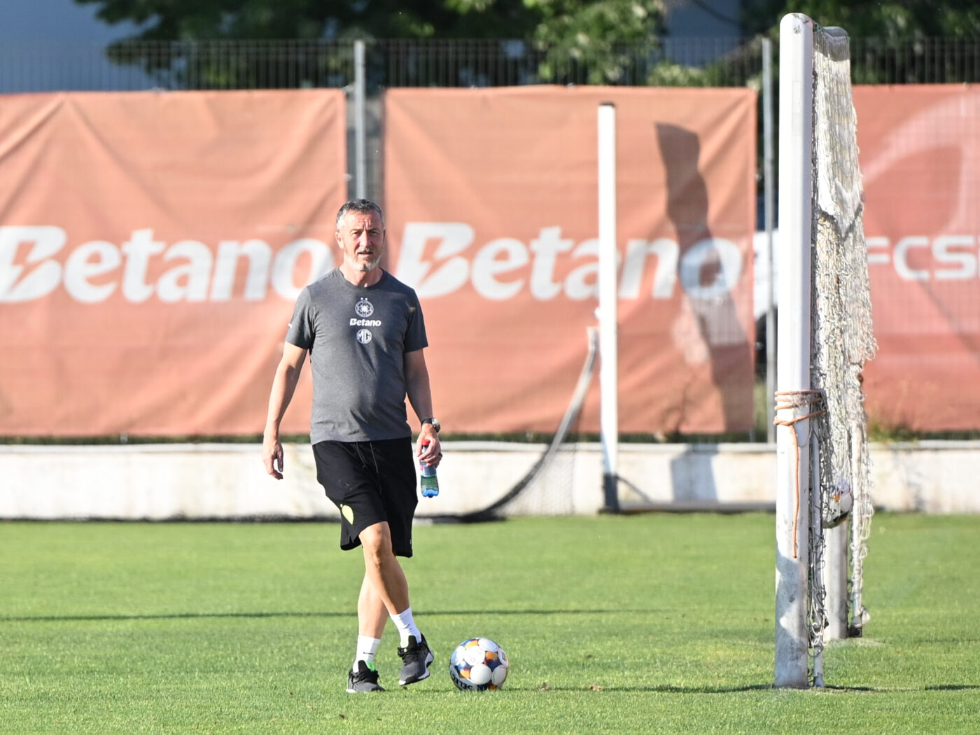 FCSB a răsuflat ușurat. Nu mai e panică: „Nu are nimic! L-am speriat noi”
