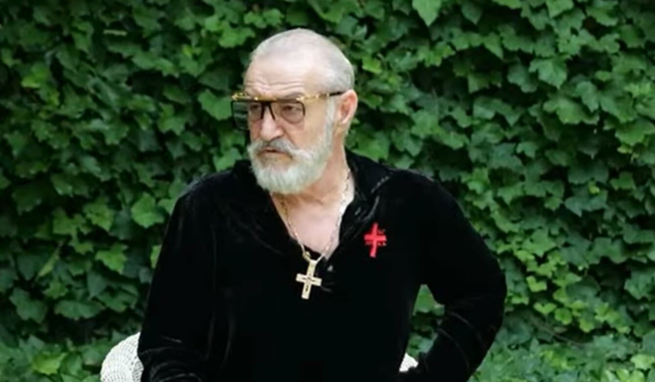Gigi Becali, varianta de Pipera a lui Lawrence al Arabiei! Apariție epică a miliardarului la biserica în care a băgat milioane de euro