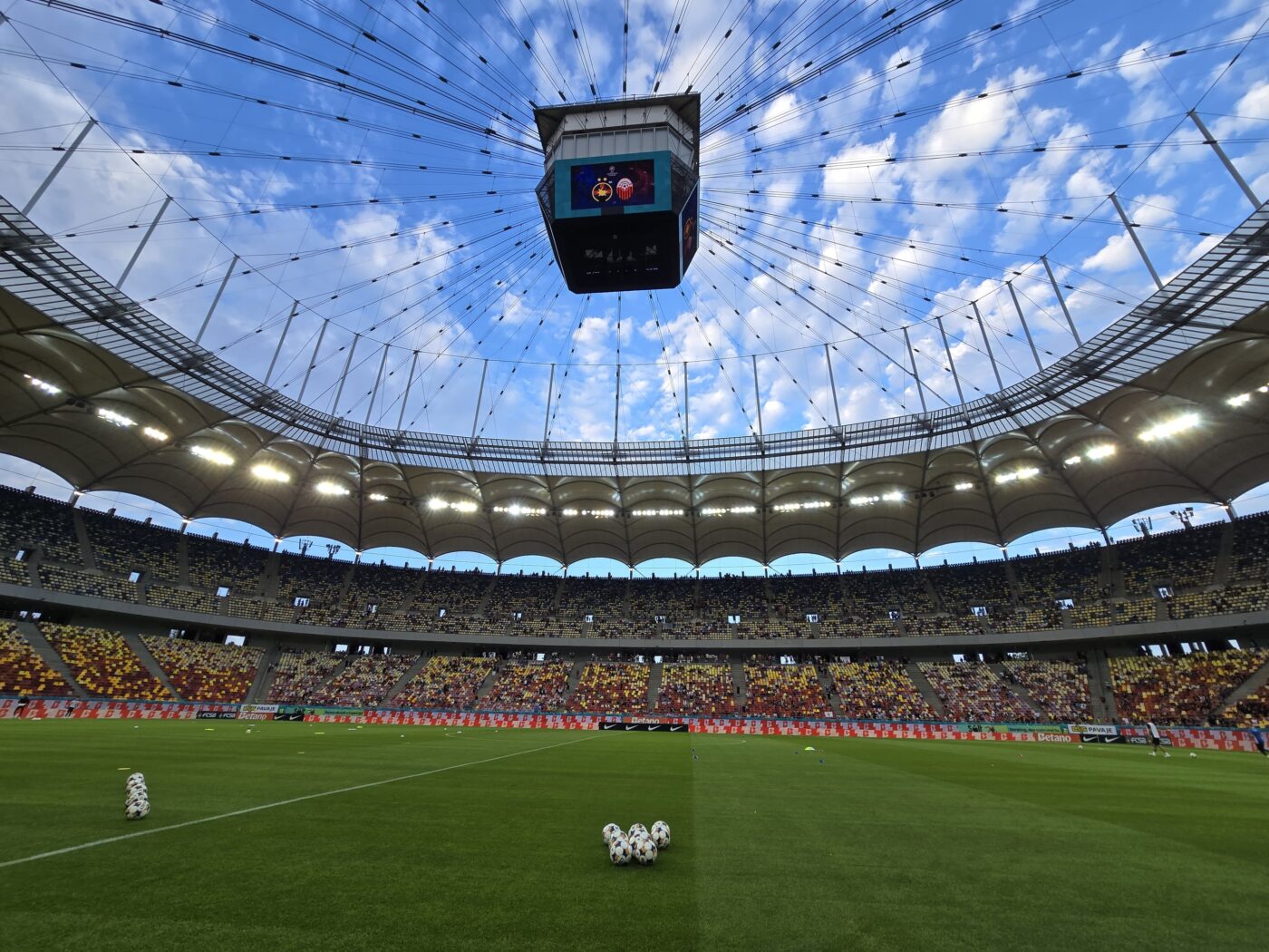 Iubirea roş-albastră e în toată România. Au venit din Severin pentru FCSB – Shkendija