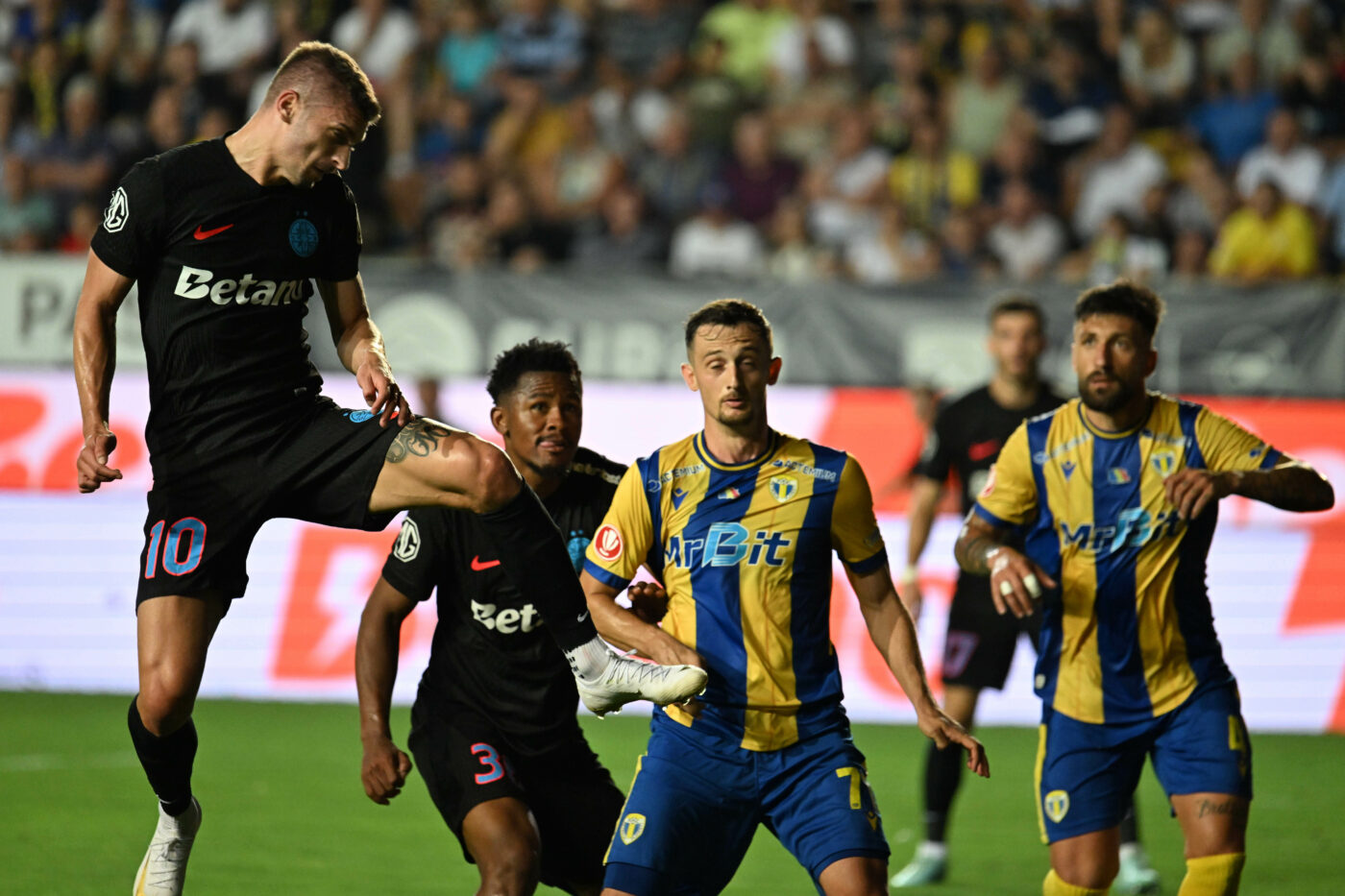 La Ploiești, la cotitură, s-a regăsit o echipă: FCSB învinge Petrolul cu 1-0 iar campioana începe să își semene, după un meci încântător și intens în cronica lui Gabriel Berceanu