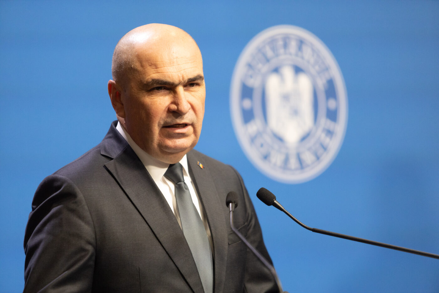 Necruțătorul Ilie Bolojan a trimis DNA pe capul nobilului Emerich Ienei! Actualul premier a descoperit numeroase nereguli financiare la clubul de fotbal unde legendarul antrenor a fost președinte: „E o rușine!”