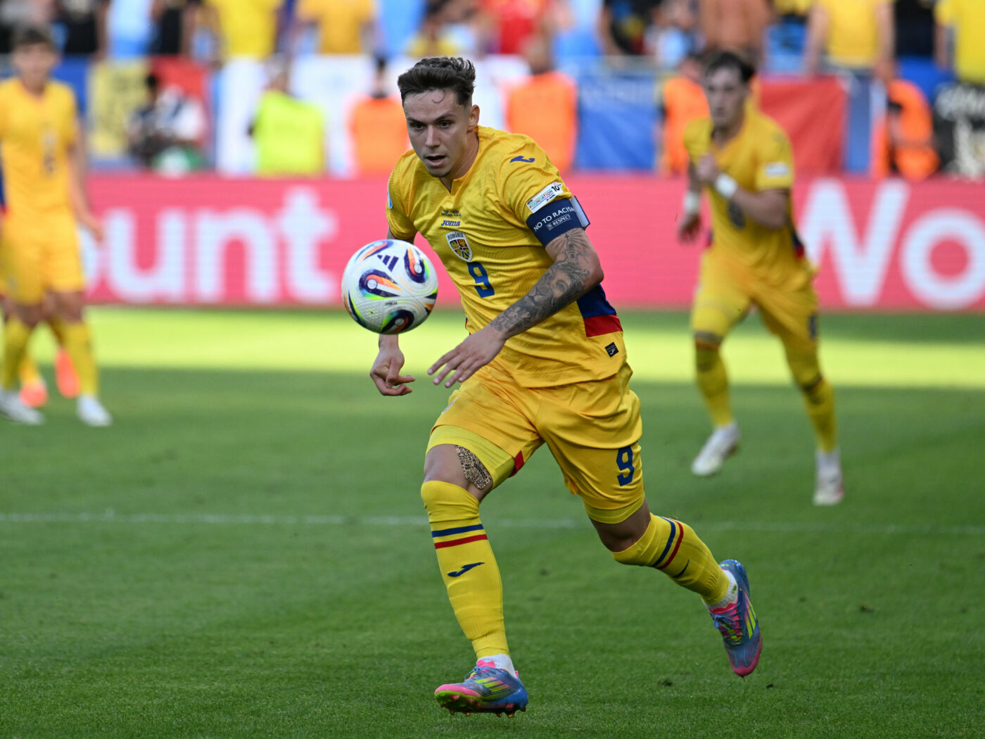 Nelu-Varga-e-pregatit-sa-inchida-transferul-lui-Louis-Munteanu-pentru-o-suma-record-in-Superliga-dar-mai-are-o-singura-dorinta-de-la-atacant-„Asa-ar-fi-cel-mai-frumos.-EXCLUSIV-1400x1050.jpg