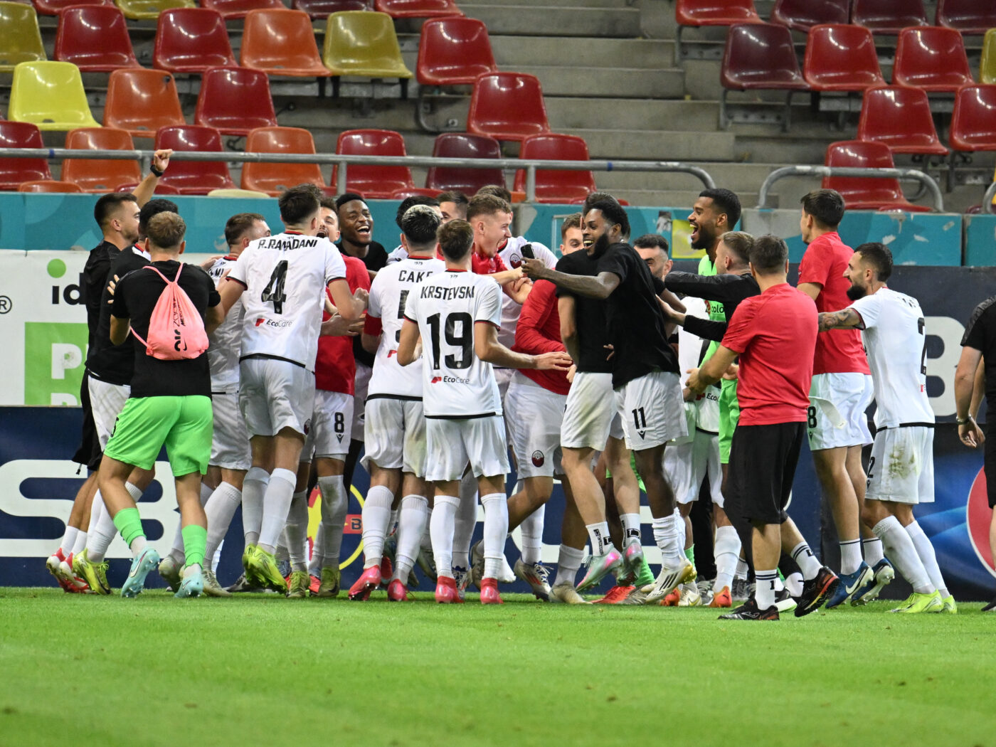 Primă fabuloasă pentru Shkendija după ce a eliminat FCSB: fiecare jucător a încasat salariul minim al unui nord-macedonean pe 9 ani din partea patronului miliardar care și-a început afacerea spălând rufele soldaților germani! EXCLUSIV