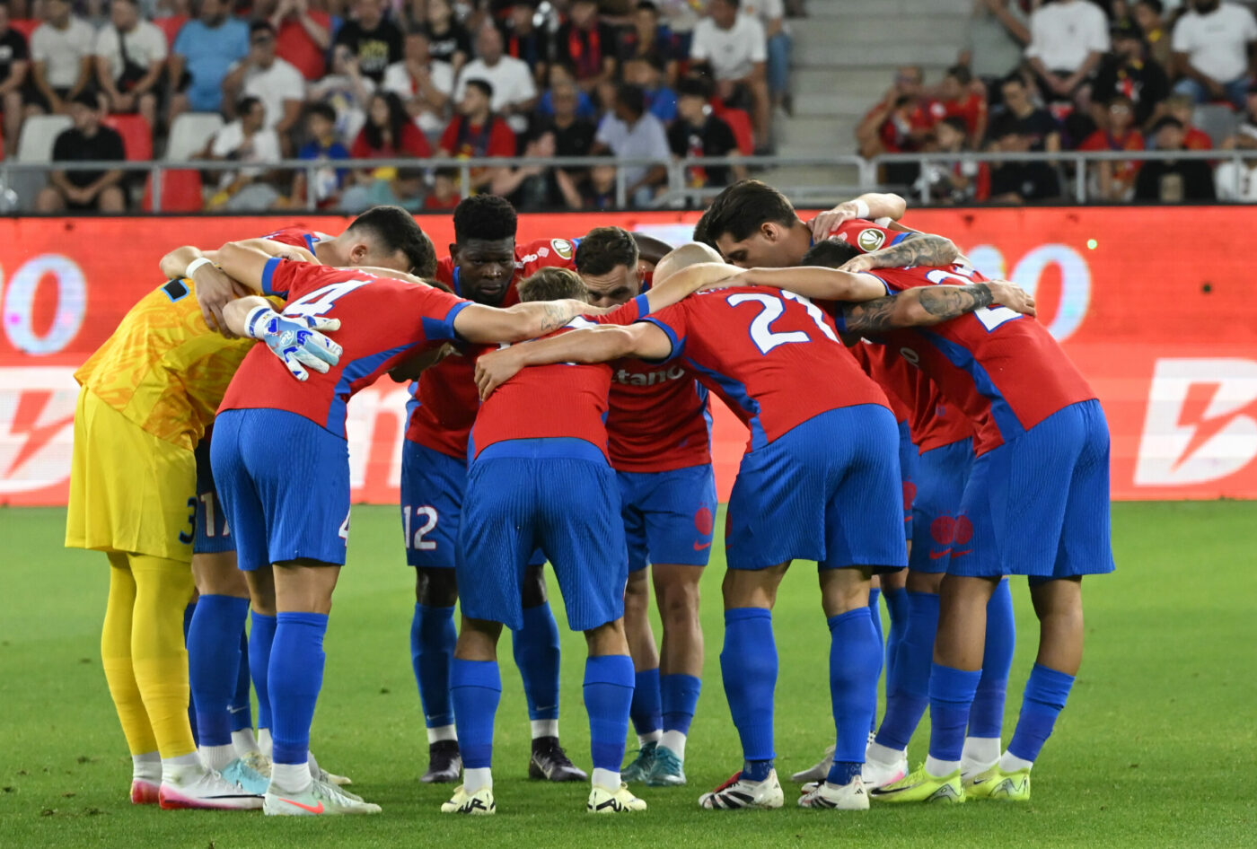 Programul-FCSB.-5-meciuri-in-15-zile-in-care-Gigi-Becali-va-trebui-sa-dea-drumul-la-„morisca-in-primul-11-scaled-e1752664180772-1400x946.jpg