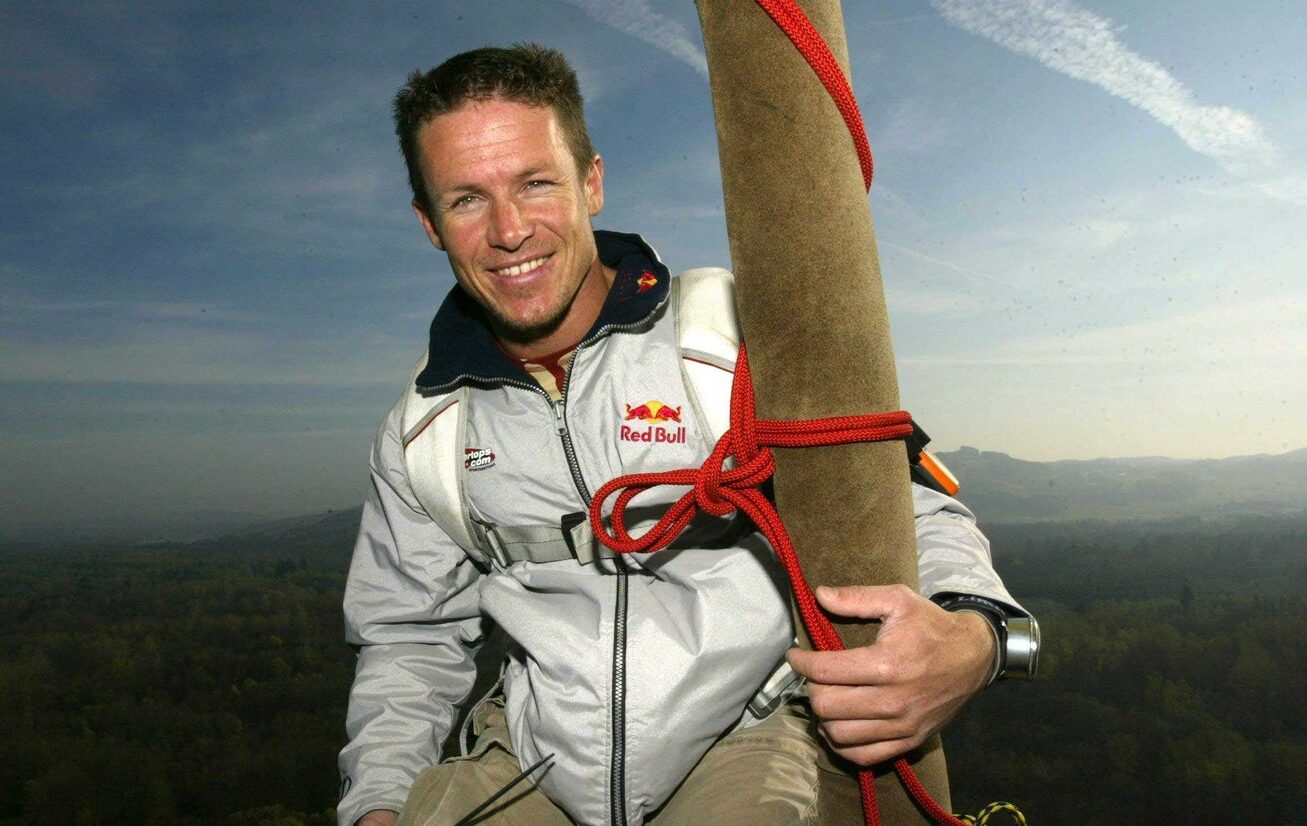 Răsturnare de situație în cazul morții lui Felix Baumgartner. Ce au descoperit anchetatorii: „Camera montată de el a ajuns în mijlocul elicei și a determinat prăbușirea”