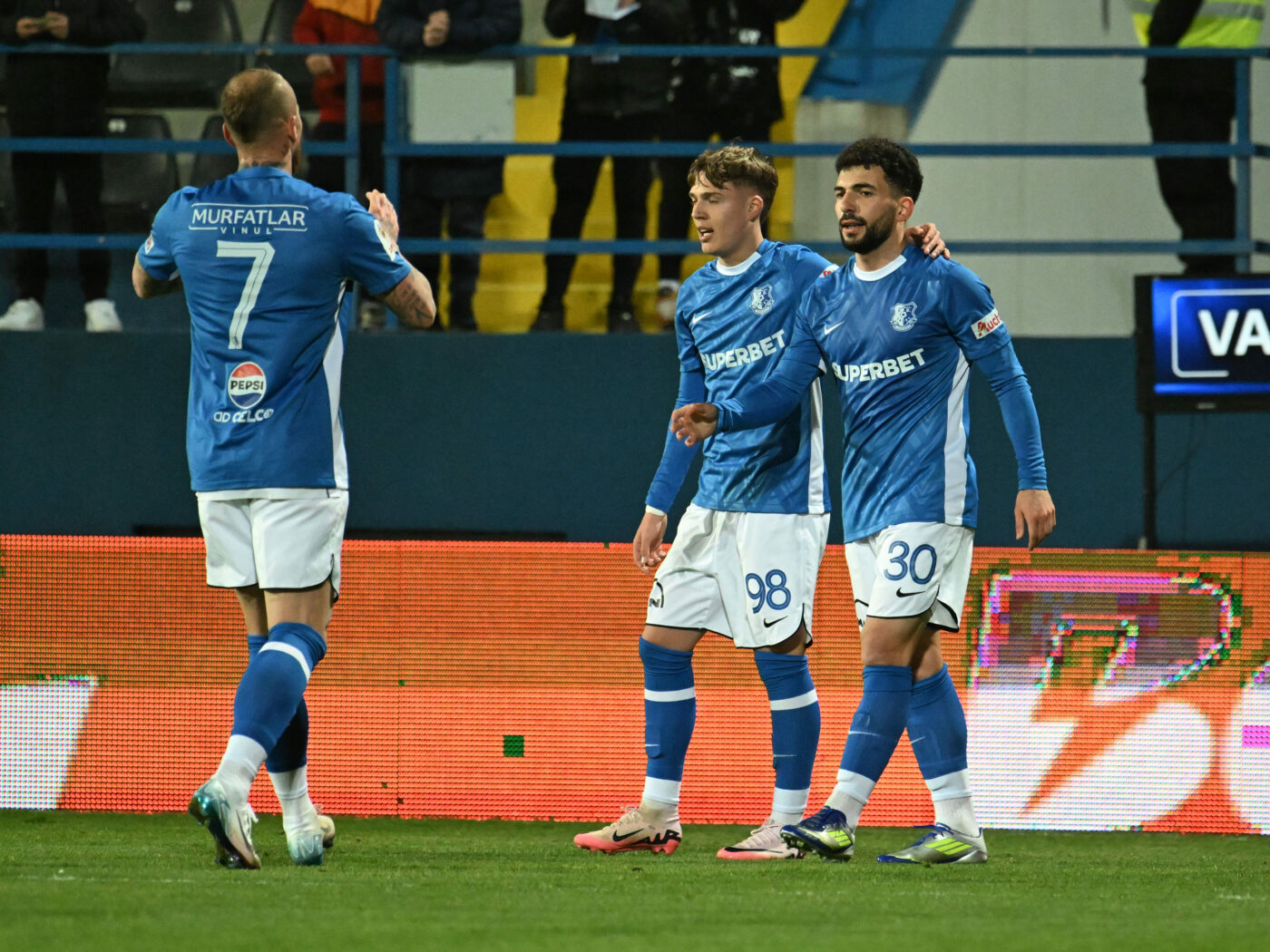 Universitatea Craiova a prezentat oficial „perla” transferată de la Gică Hagi: „Finally here!”