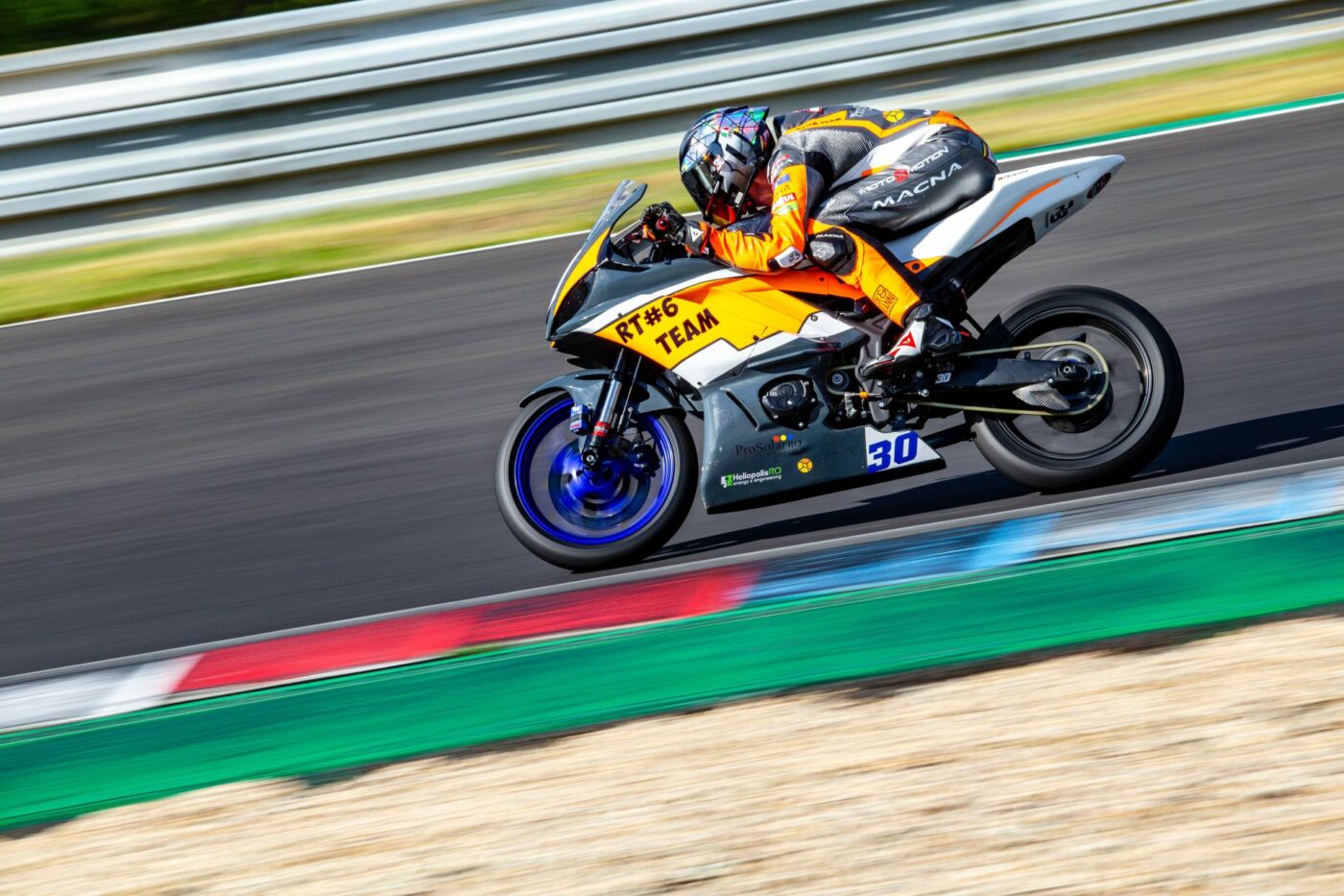 „Dadu”, noua senzație din motociclismul viteză! Are doar 15 ani și deja a primit wild-card