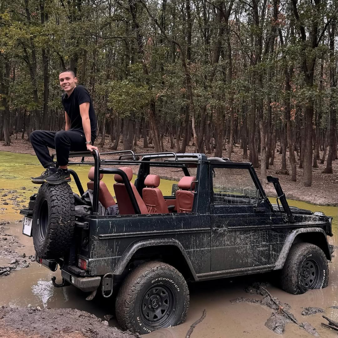 David Popovici, ce apariție! S-a ținut de cuvânt: și-a luat iubita și au început vacanța cu „skydiving”, o experiență de neuitat
