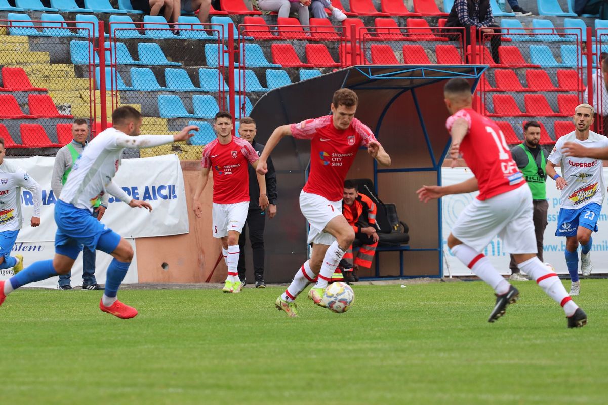 Fotbalistul cu 119 meciuri în prima ligă, care a lucrat cu Hagi, Bergodi și Mutu, s-a apucat de antrenorat