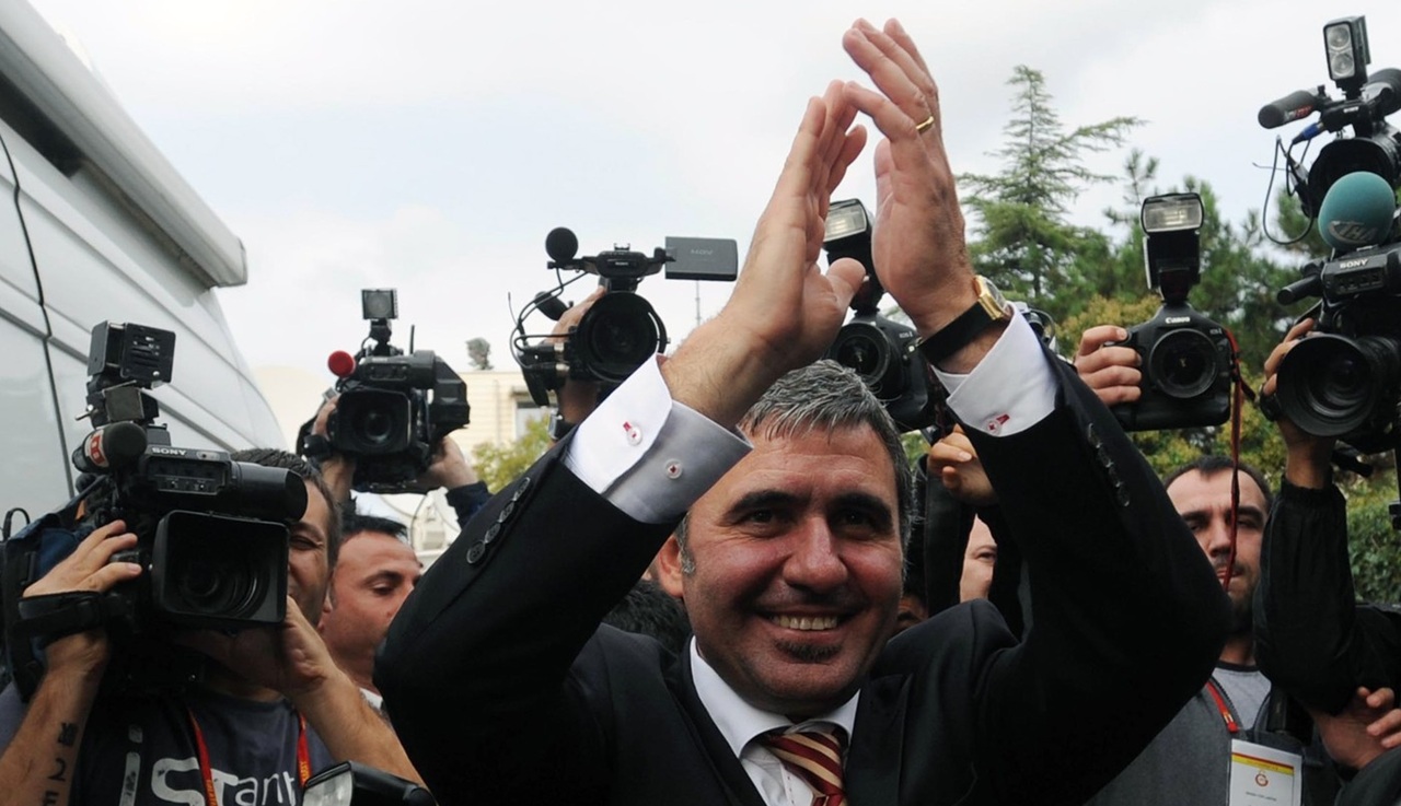 „Ai 500.000 de dolari în geantă, în biroul meu”. Toate sumele fabuloase pe care Gică Hagi le-a primit de la bașkanii turci: „I-au dat 3 milioane pentru cupa UEFA”