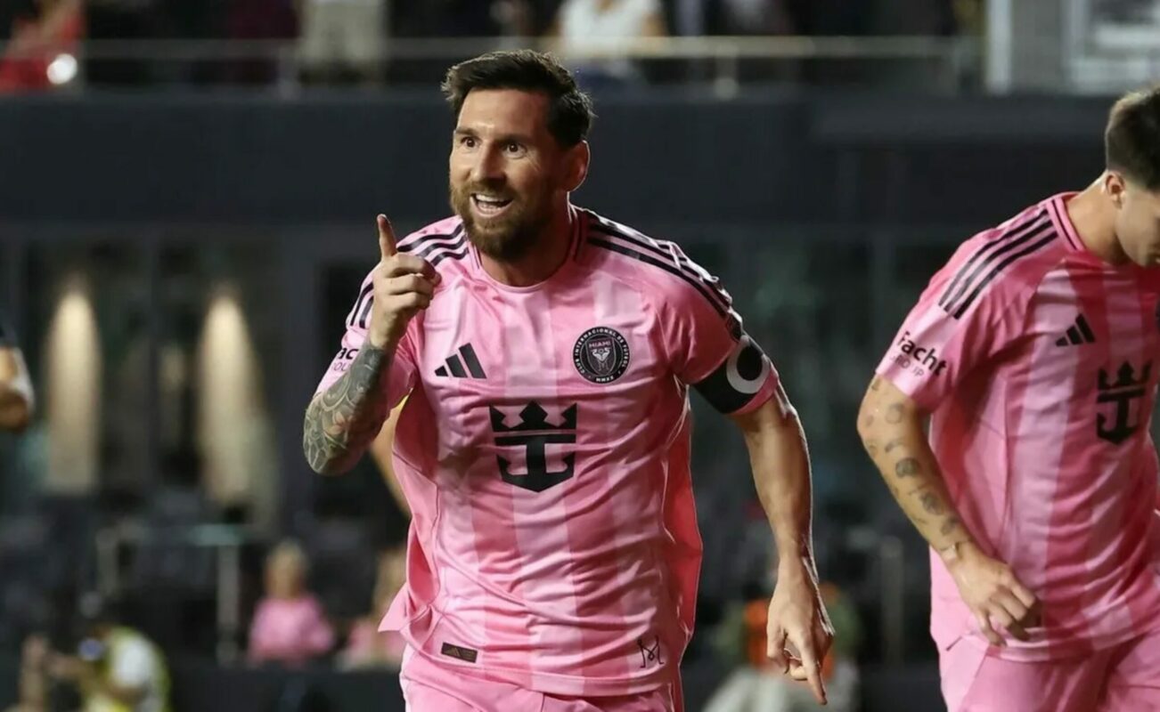 Lor Rinaldo Cum i-a dat Messi peste nas lui Cristiano Ronaldo după ultimele lor ...
